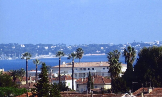 Golfe Juan Apartment | Comfortable and air conditioned T2 apartment in GOLFE-JUAN on the CÔTE D'AZUR