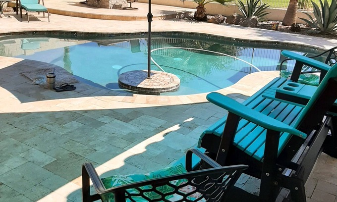 Maricopa House | Comfortable and beautiful golf course home with inviting/accessorized backyard.