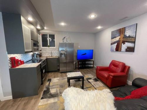 Evanston House | Comfortable and Beautiful Brand-New Suite BSMT-Two Bedroom, Two Washrooms