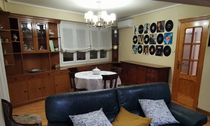 Barrio de Santiago Apartment | Comfortable and central apartment in Huesca