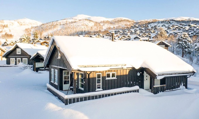 Rauland House | Comfortable and cozy cabin in Bevervegen with views of the surrounding area and Raulandsfjella.