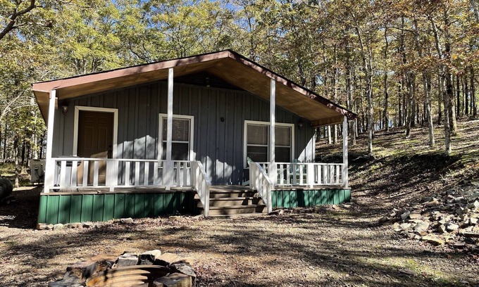 Smithville Cabin | Comfortable and cozy two bed one bath cabin nestled in the Kiamichi Mountains