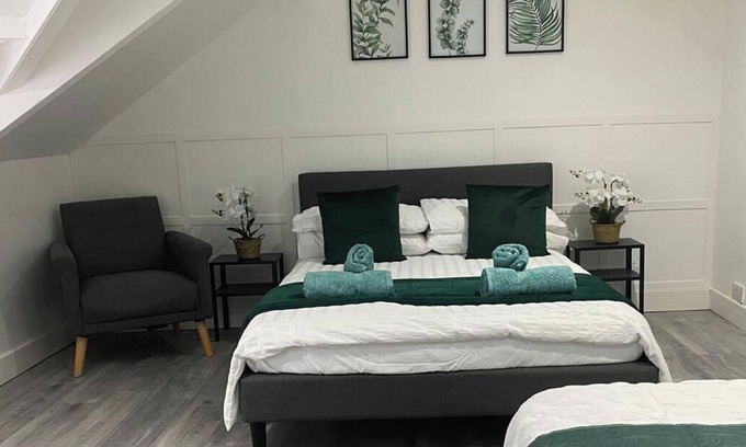Bridgend Apartment | Comfortable and Modern 2-Bedroom Flat in Bridgend