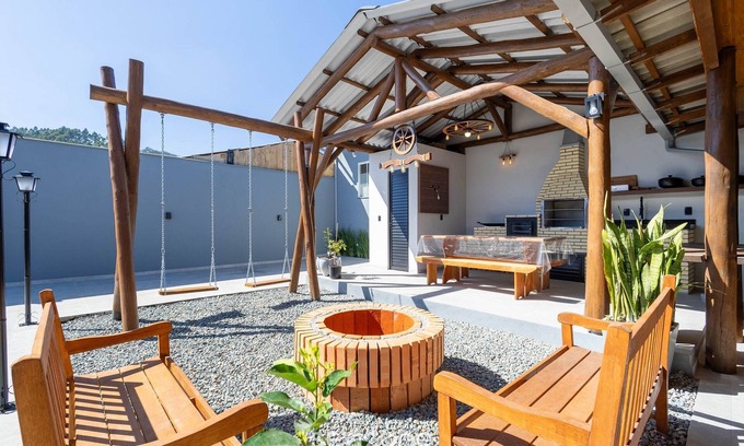 Santa Lidia Apartment | Comfortable and Sophisticated Accommodations Just Minutes From the Beach - VIL