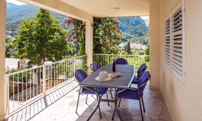 Trpanj Apartment | Comfortable and spacious apartment with terrace Trpanj, Pelješac (A-11545-a)