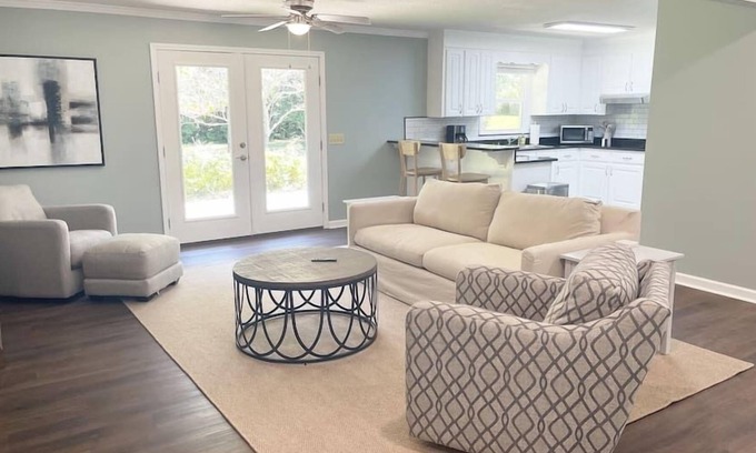 Dothan House | Comfortable and Stylish | Live Like a Dothan Local
