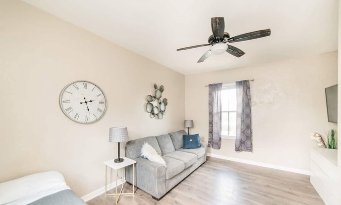 Manchester Apartment | Comfortable and Walkable - Off-Street Parking