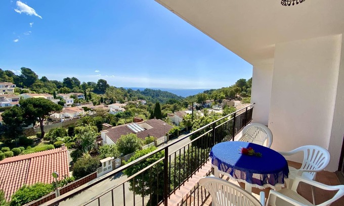 Canyelles Apartment | Comfortable apartment with communal pool in Lloret de Mar.