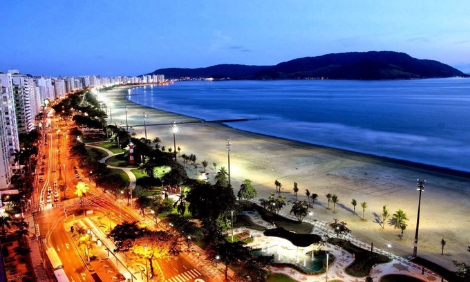 Santos Apartment | Comfortable apartment with balcony overlooking the sea