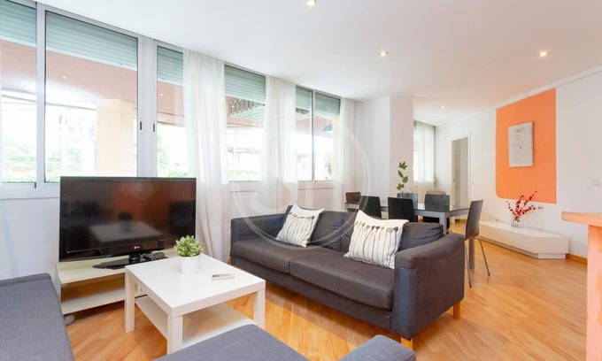 Sants-Badal Apartment | Comfortable apartment in Sants