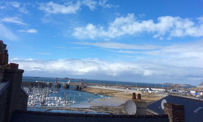 Saint-Servan Apartment | COMFORTABLE APARTMENT IN FRONT OF THE BEACH SEA VIEW AND ST MALO INTRA-MUROS