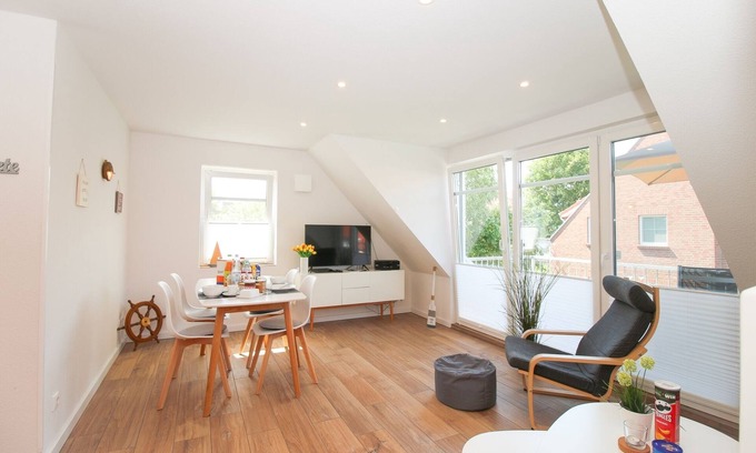 Greetsiel Apartment | Comfortable apartment on the upper floor for 4 people with balcony, garden & terrace.