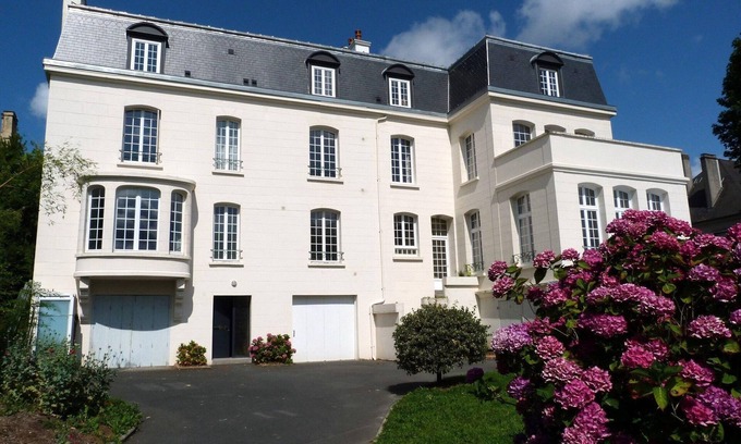 Coutances House | Comfortable apartment in the elegant manor house