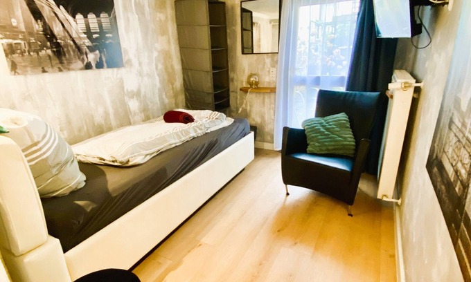 Regensburger Straße Apartment | Comfortable apartment in a fantastic location with parking space
