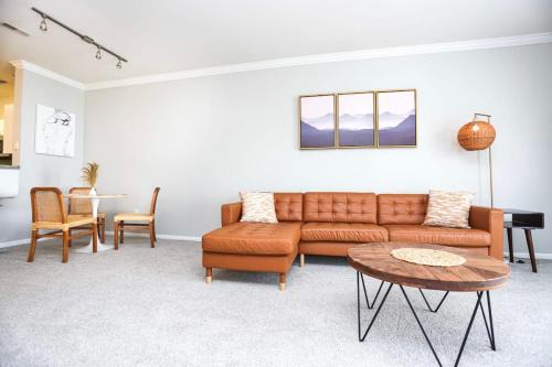 Woburn Apartment | Comfortable Apartment with Pool Gym & other Amenities #3304