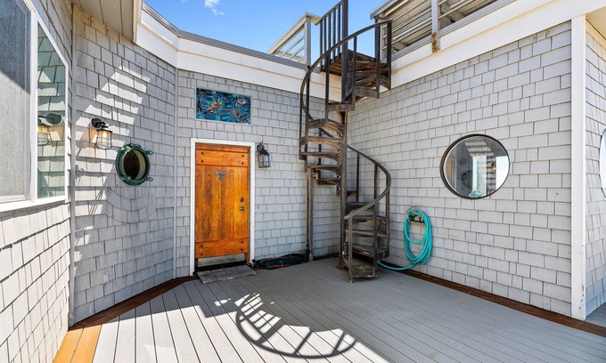 Rio del Mar House | Comfortable Beach House on the Sand