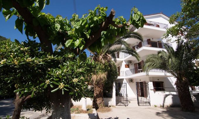 Poros Apartment | comfortable, bright apartment near the sea