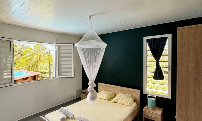 Trois-Rivieres House | Comfortable bungalow with pool