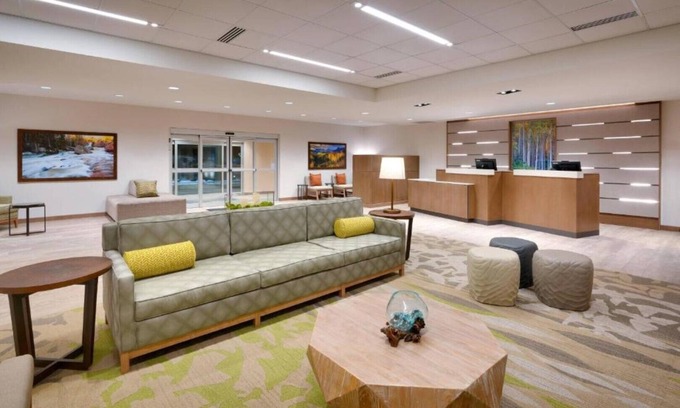Lakewood House | Comfortable Business Hotel Near the Denver Federal Center