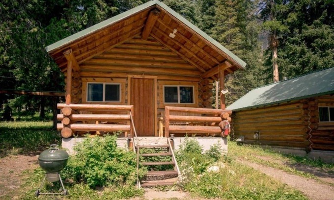 Cooke City-Silver Gate Cabin | Comfortable Cabin next to Yellowstone National Park
