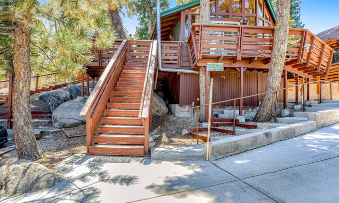 Boulder Bay Cabin | Comfortable cabin with modern amenities and deck - near hiking and lake
