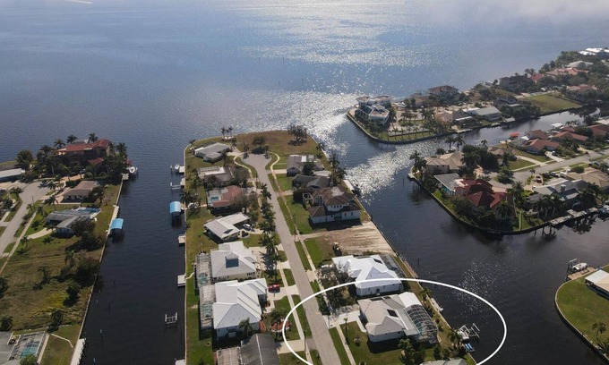 Edgewater House | Comfortable Canal Home Close to the Harbor