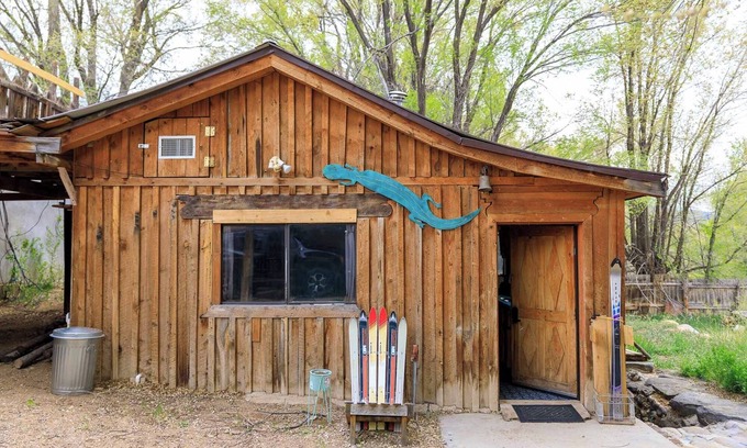 Taos Cabin | Comfortable Casita centrally located to the myriad of experiences here in Taos!