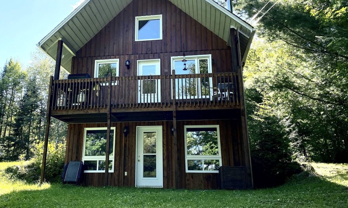 Mont-Laurier House | Comfortable chalet on the shores of Lake Howard, 20 minutes from Mont-Laurier