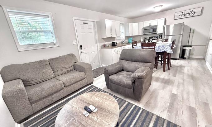 North Charleston Apartment | Comfortable/Close to Everything 2-bedroom/1 bath Apartment in North Charleston.