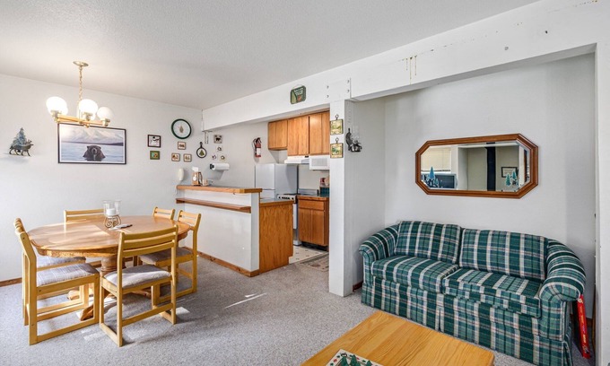 Bear Valley House | Comfortable Condo - Pets Allowed - TM#18 by Bear Valley Vacation Rentals