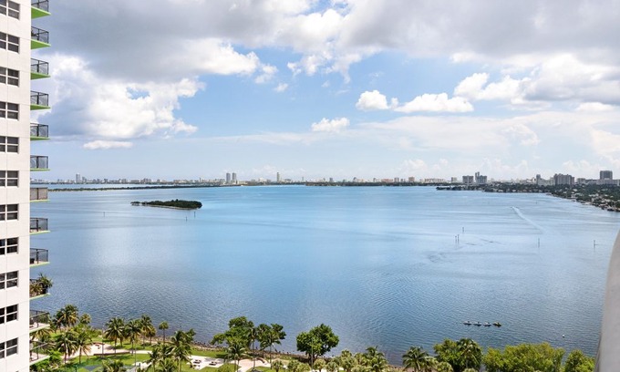 Edgewater Apartment | Comfortable condo w/ a furnished balcony, bay view, & shared hot tub!