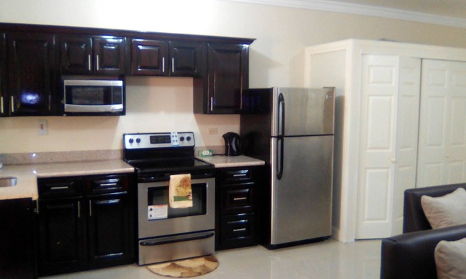 Saint Andrew Apartment | COMFORTABLE, CONTEMPORARY, CENTRAL