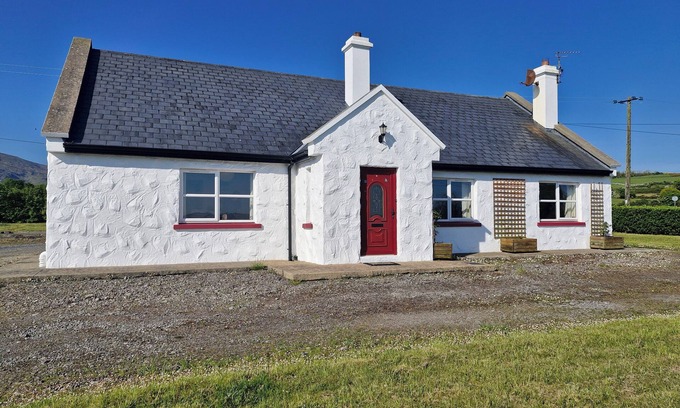 Aughris Cottage | COMFORTABLE COSY 3 BEDROOMED COTTAGE IN COUNTY SLIGO