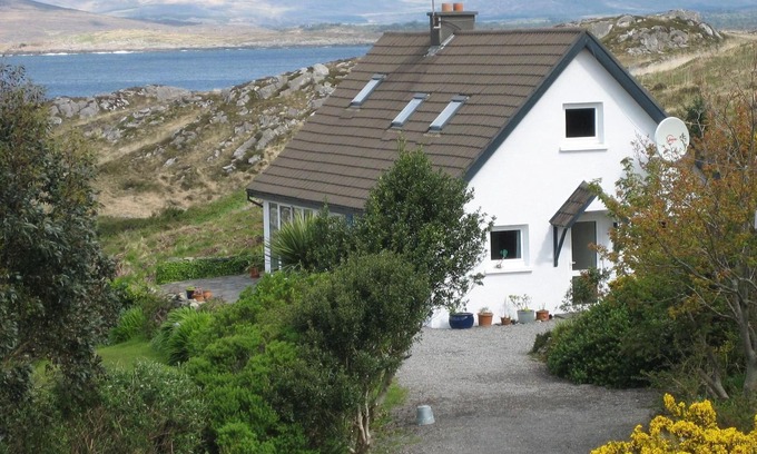 Ardgroom House | Comfortable cottage by the sea