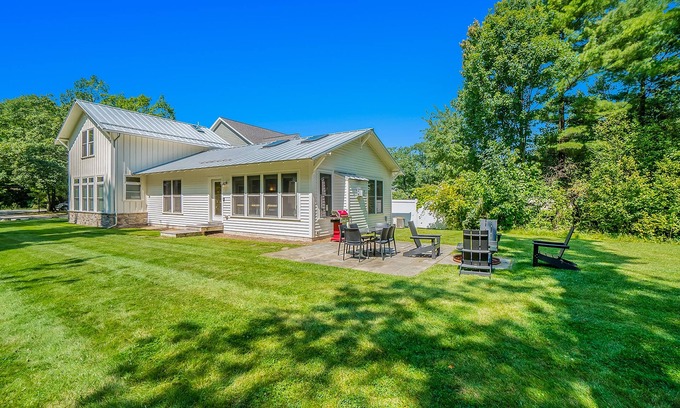 Glen Arbor House | Comfortable cottage near Lake Michigan with gas fireplace, washer/dryer, patio