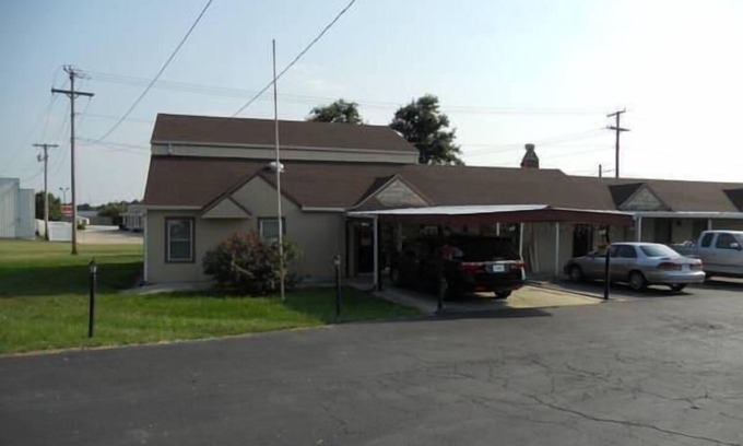 Harrisonville Hotel | Comfortable Countryside Stay at Knights Inn Harrisonville! Free Parking