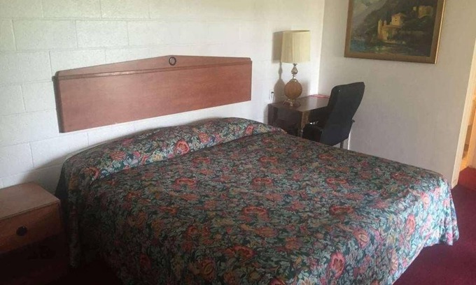 Fairview Hotel | Comfortable Countryside Stay in Knights Inn Fairview! Free Parking, Pets Allowed