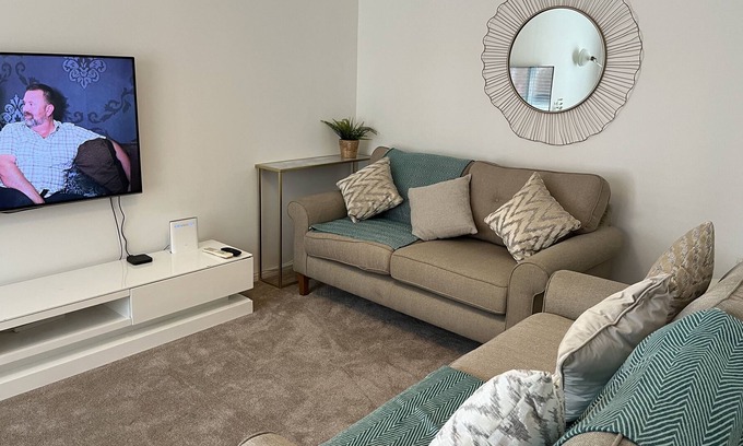 Crewe House | Comfortable Crewe Home