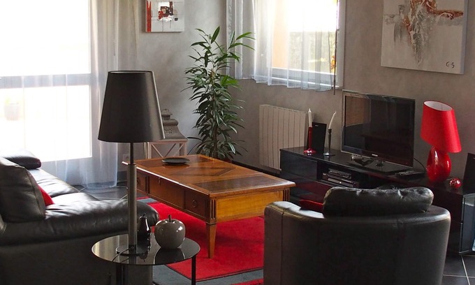 Ribeauville House | Comfortable detached house with garden and private parking