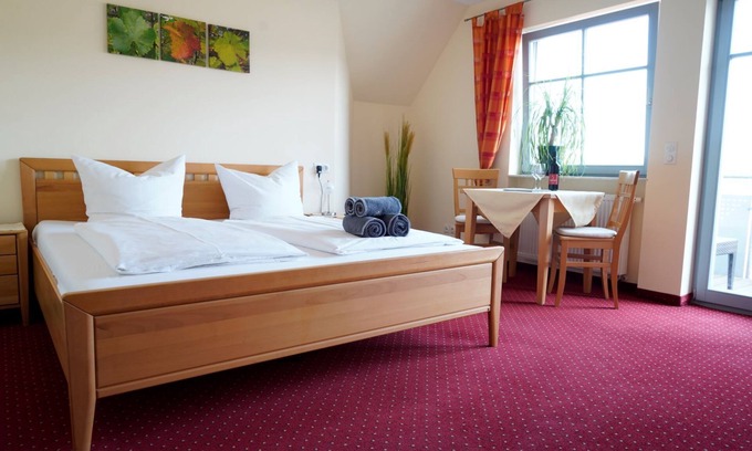 Erlabrunn Apartment | Comfortable double room (24m2) with balcony