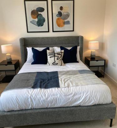 Hatfield House | Comfortable double room & single room in vibrant Hatfield neighbourhood