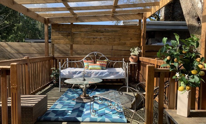 Maple Ridge House | Comfortable Downtown Maple Ridge Home sleeps 12 guests