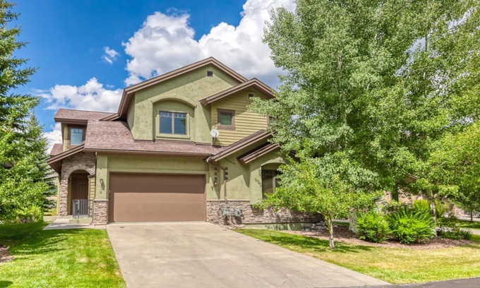 Edwards House | Comfortable Duplex only 10 Min to Skiing