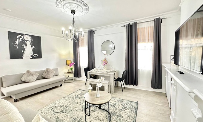 Askew Apartment | Comfortable Family Apartment Near Central London