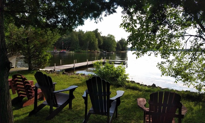 Rideau Lakes Cottage | Comfortable family cottage on Big Rideau Lake