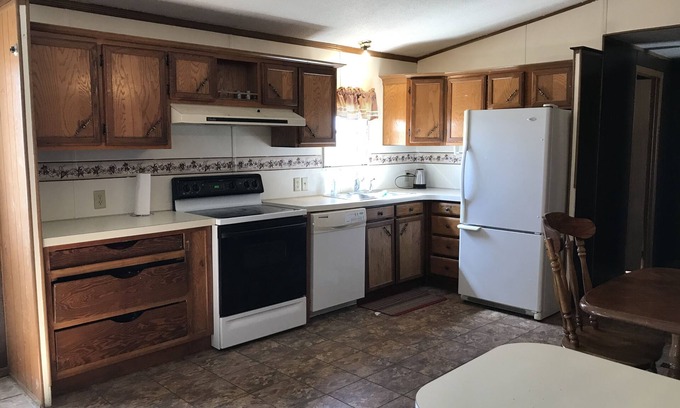 Woonsocket House | Comfortable Family Hunting Lodge