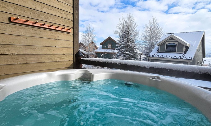 Bear Hollow Village House | Comfortable Family Home with Private Hot Tub - Community Pool & Gym