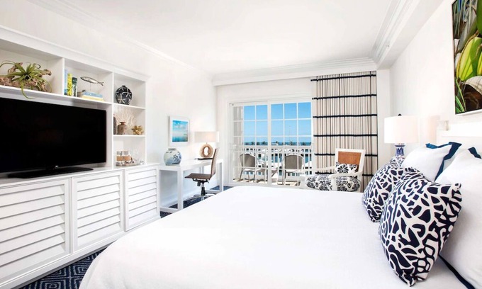 Key West Hotel | Comfortable Family Resort Room w/Ocean Views, Kayak Rentals & Six Pools