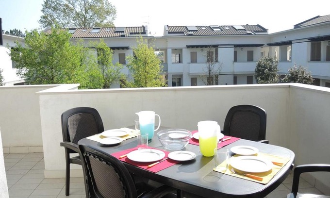 Bibione Apartment | Comfortable flat in a residence with swimming pool