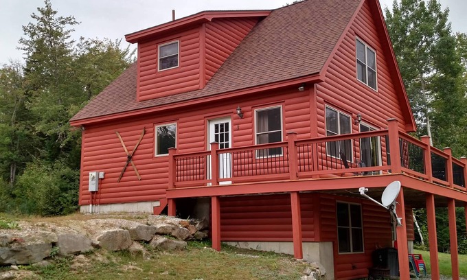 Bethel Ski Chalet | Comfortable four season Chalet minutes to all amenities